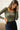 Vert + bleu marine : associations de couleurs dans une tenue pour femme