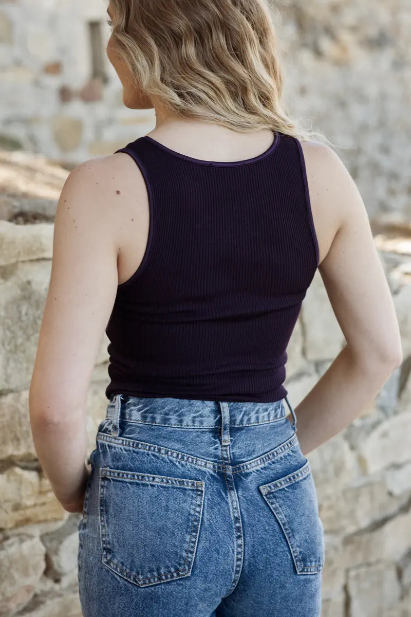 Quel vêtement porter selon sa morphologie ? Silhouette féminine de dos