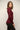 Sous-pull Owen bordeaux à manches longues en laine mérinos et soie, vu de profil avec un pantalon noir – yvo et moi