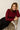 Sous-pull thermique col roulé Arthur bourgogne en laine mérinos et soie, porté assise sur une chaise vintage – yvo et moi